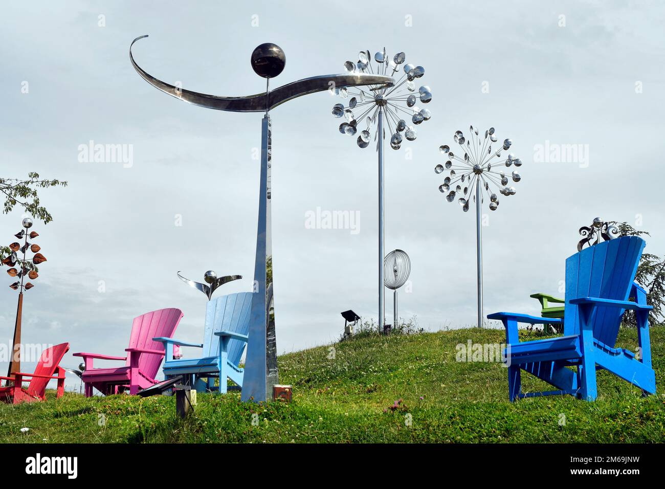 Schiltern, Österreich - 08. August 2022: Kittenberger Abenteuergarten eine Oase mit unzähligen Pflanzen, Szenen und Abenteuerorten in Niederösterreich, Wind Stockfoto