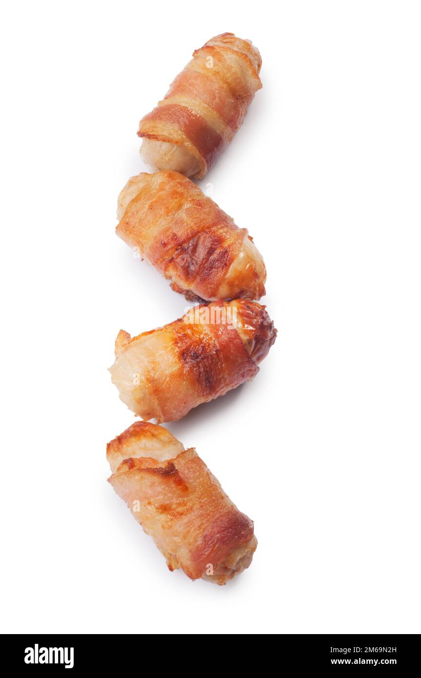 Studioaufnahme von traditionellen gekochten Schweinen in Decken, die vor weißem Hintergrund ausgeschnitten wurden - John Gollop Stockfoto