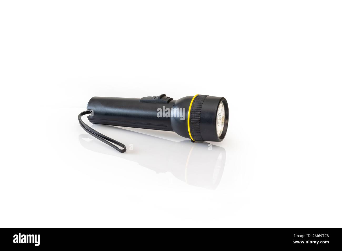 Batteriebetriebene Taschenlampe auf weißem Hintergrund. Beschneidungspfad. Stockfoto