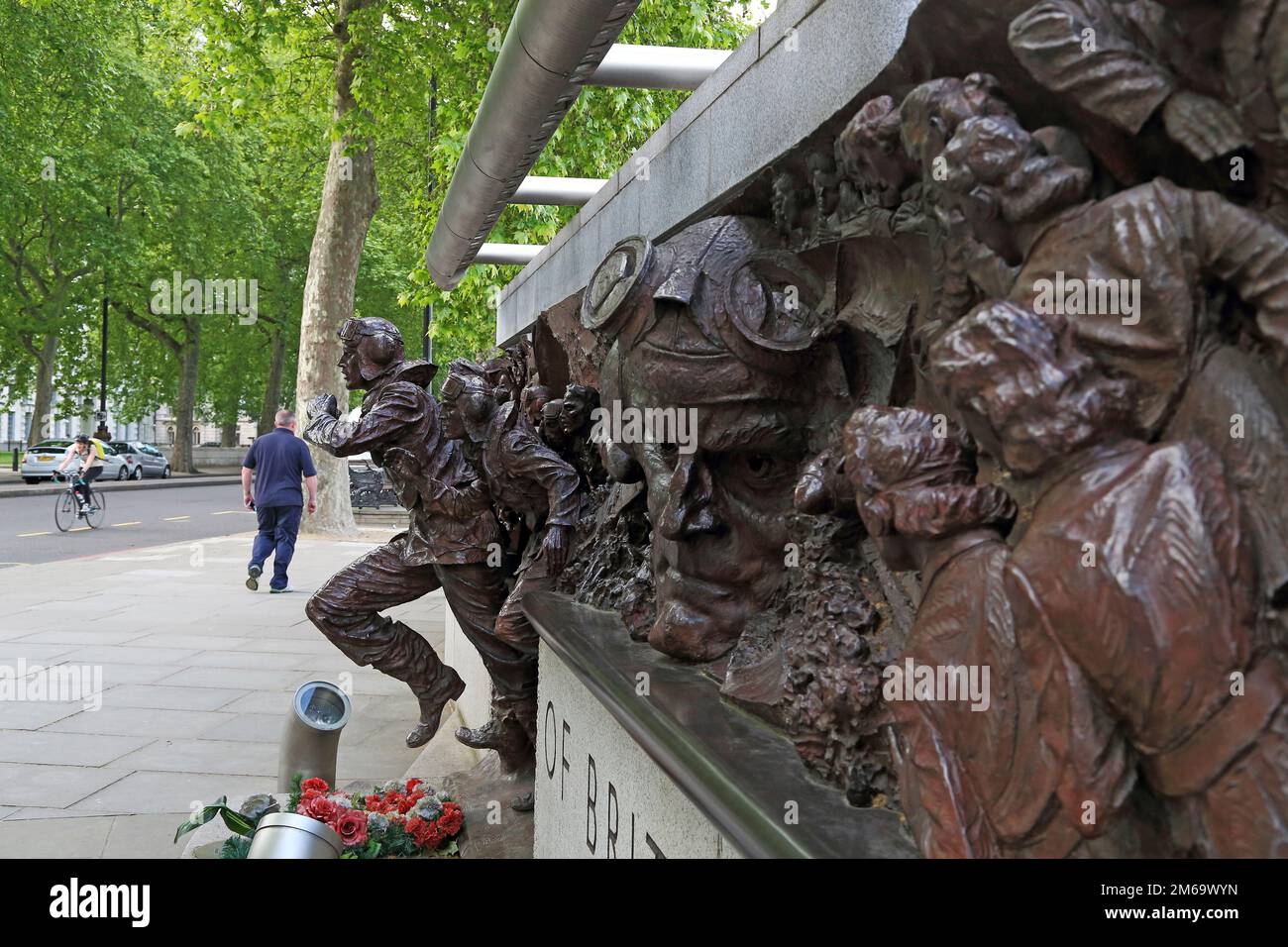 LONDON, GROSSBRITANNIEN - 15. MAI 2014: Es ist ein Fragment des Denkmals der Schlacht von Großbritannien am Victoria Embankment. Stockfoto