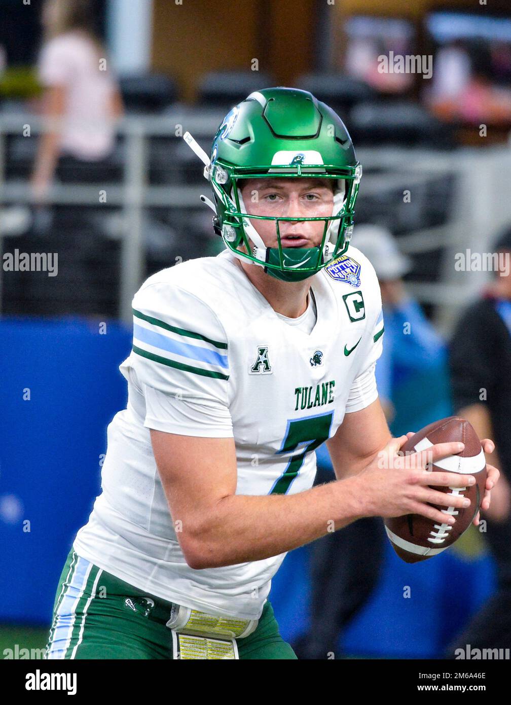 Arlington, Texas, USA. 2. Januar 2023. Tulane Green Wave Quarterback MICHAEL PRATT (7) vor dem Spiel. (Kreditbild: © Gregory Dodds/ZUMA Press Wire) Stockfoto