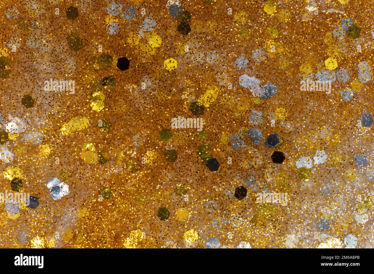 Makro-Nahaufnahme mit goldener, glitzernder Textur Stockfoto