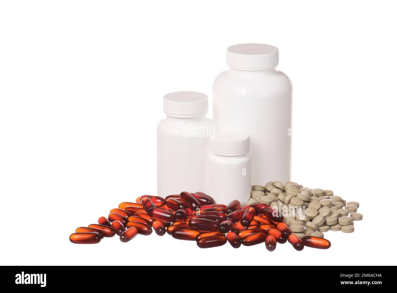 Bunte Pillen und weiße Behälter isoliert auf weiß Stockfoto