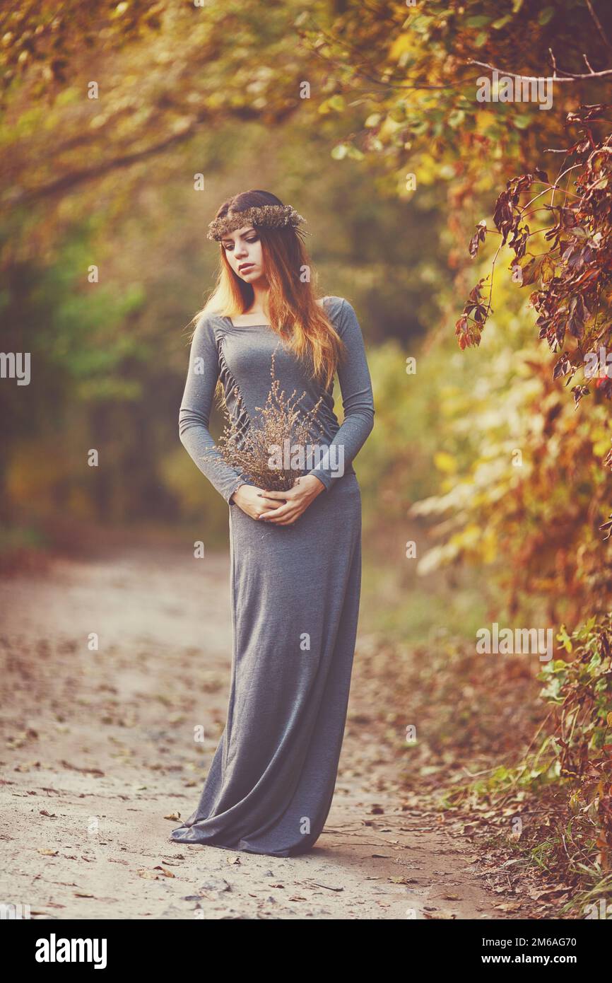 Schöne Mädchen im Herbst park Stockfoto