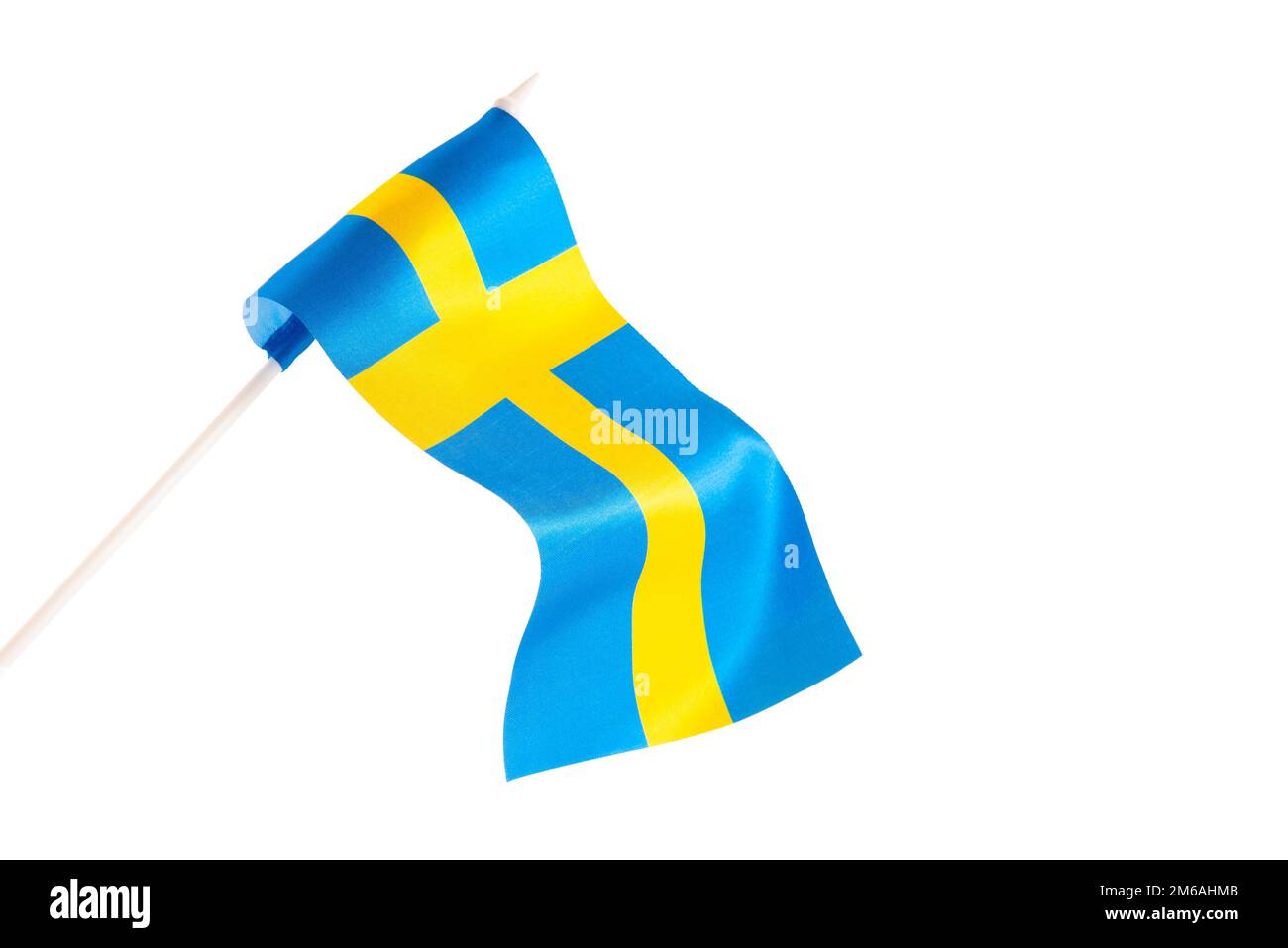 Die schwedische Flagge winkt auf weißem Hintergrund, weit hergeholt, isoliert. Stockfoto Die schwedische Flagge winkt auf weißem Hintergrund, weit hergeholt, isoliert. Stockfoto