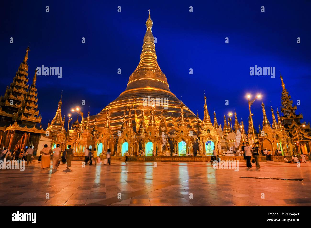 Shwedagon-Pagode in Yangon City Night, Birma (Myanmar) Stockfoto