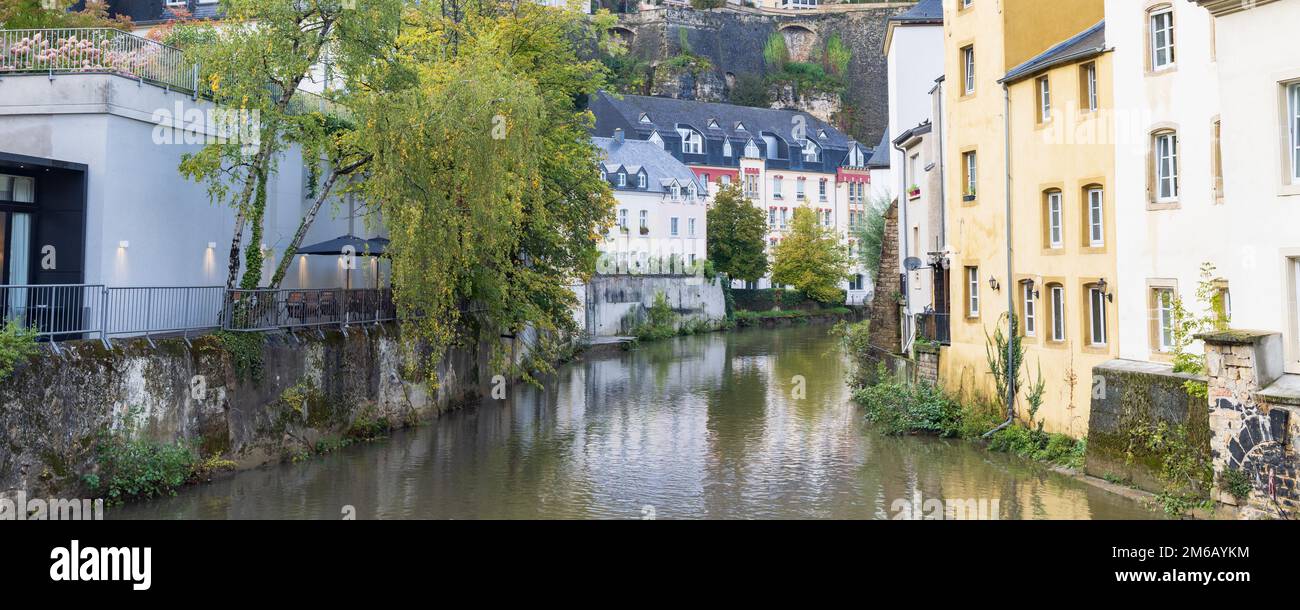 Luxemburg-stadt, Luxemburg - Ocotber 1, 2022: Stadtbild der Grund arrea mit der Alzette in Luxemburg-Stadt Stockfoto