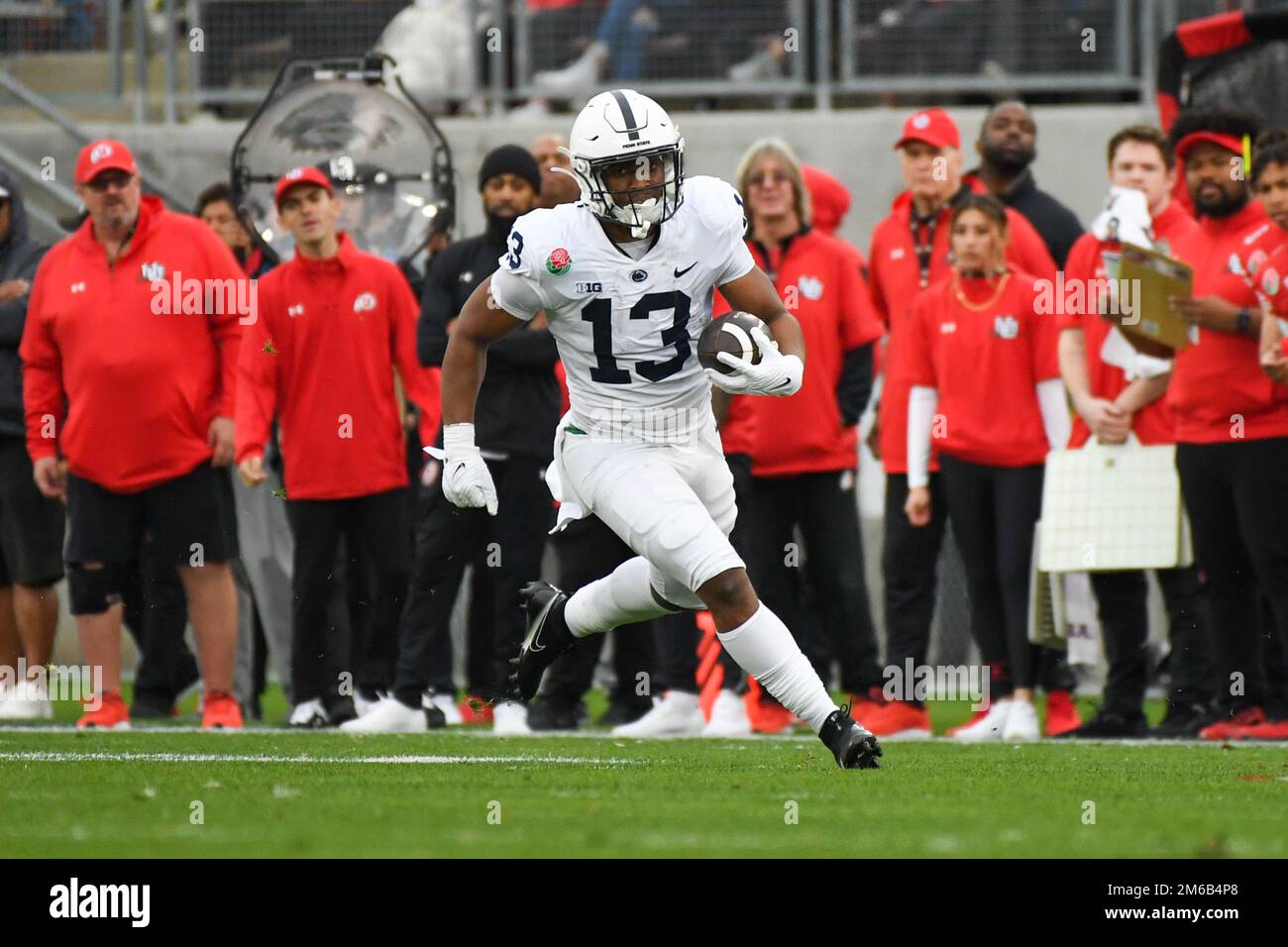 Penn State Nittany Lions Running Back Kaytron Allen (13) während des Rose Bowl Spiels gegen die Utah Utes am Montag, den 2. Januar 2023 in Pasadena, Kalifornien ( Stockfoto