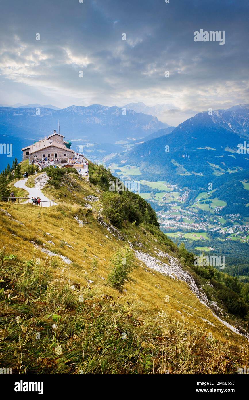 Hitlers Adlerhorst oder Kehlsteinhaus liegt auf einem Berggipfel in Berchtesgaden. Stockfoto