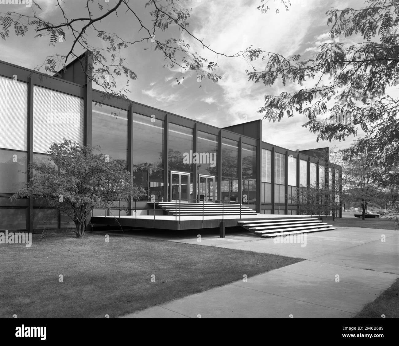 Mies van der Rohe. Die Crown Hall am Illinois Institute of Technology, Chicago, entworfen vom deutsch-amerikanischen Architekten Ludwig Mies van der Rohe (1886-1969), 1956 Stockfoto