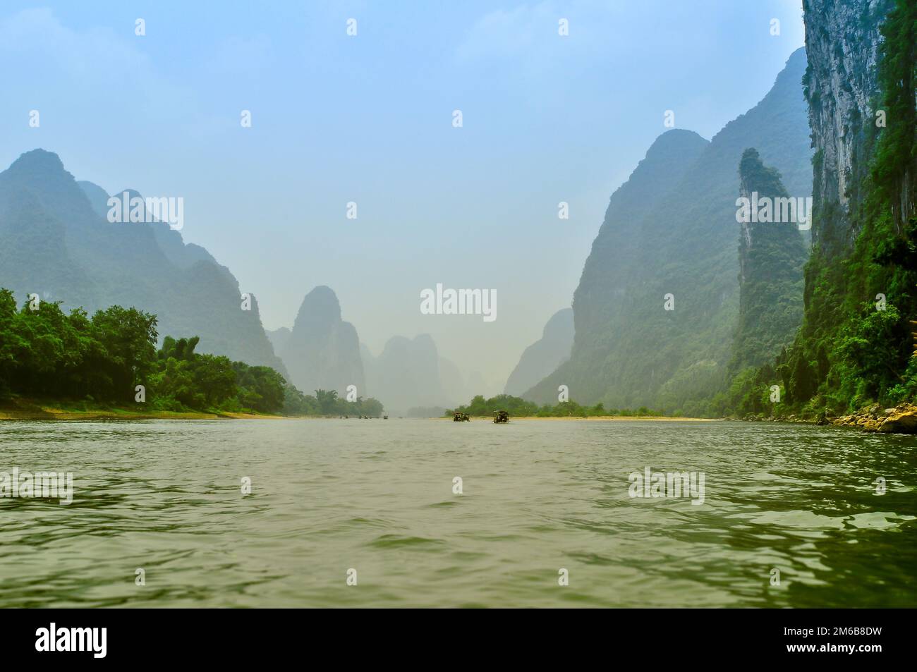 Die Berglandschaft des Flusses Li baboo in Yangshuo Guilin China Stockfoto