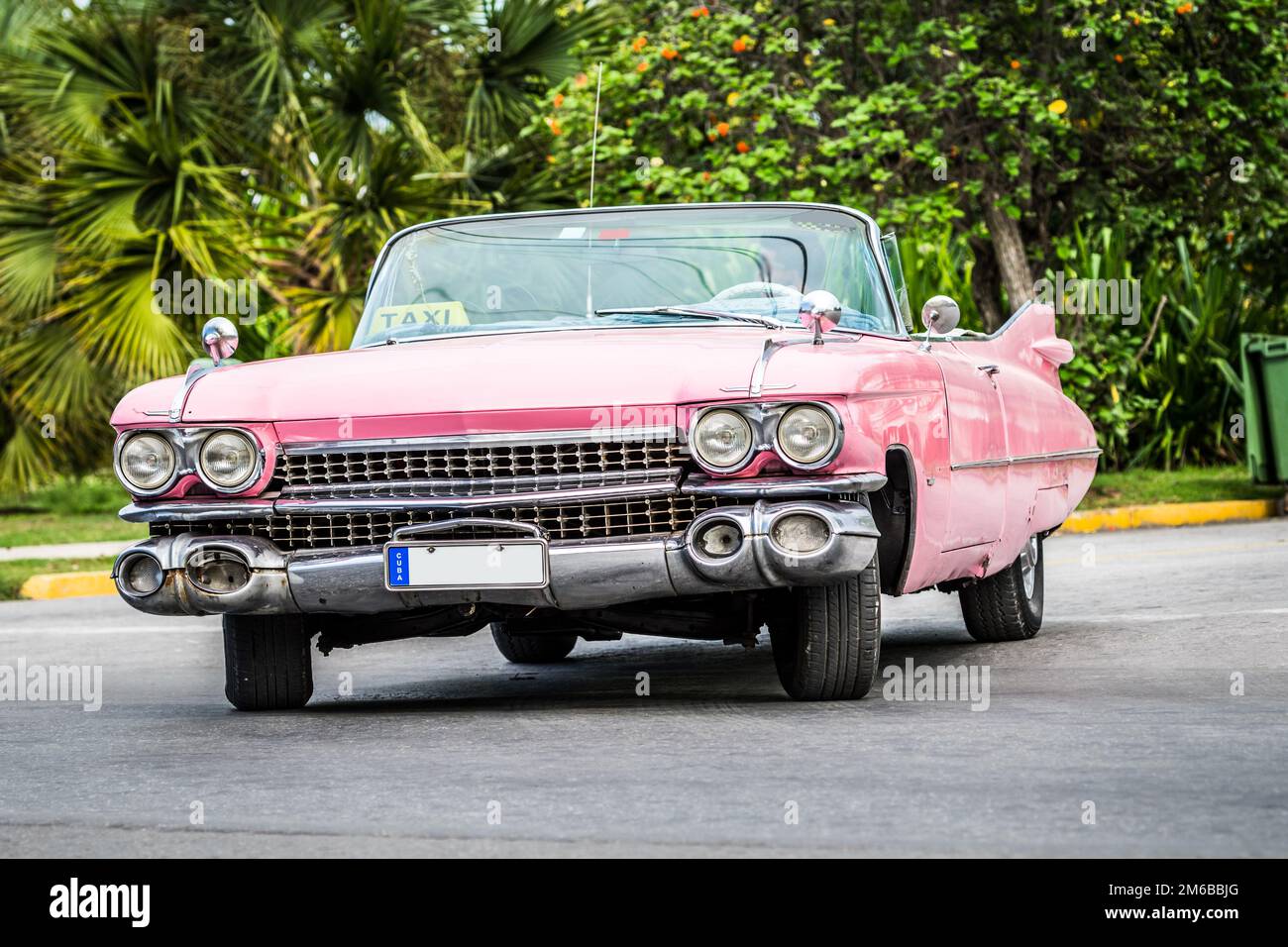 Rosa Cadillac Cabriolet in Varadero Kuba Stockfoto