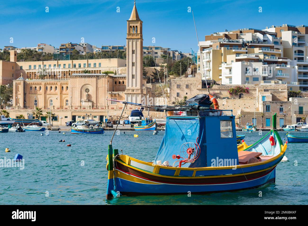 Traditionelles maltesisches Fischerboot, Bucht von Marsaskala, Malta Stockfoto