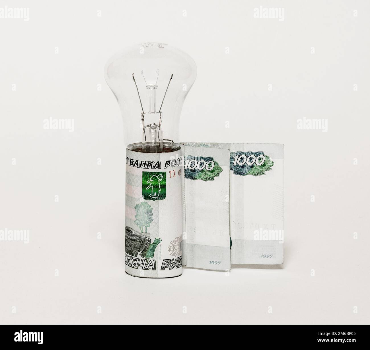 Elektrische Lampenlampen und Währungsstückelungen der russischen Rubel-Tfsyacha Stockfoto