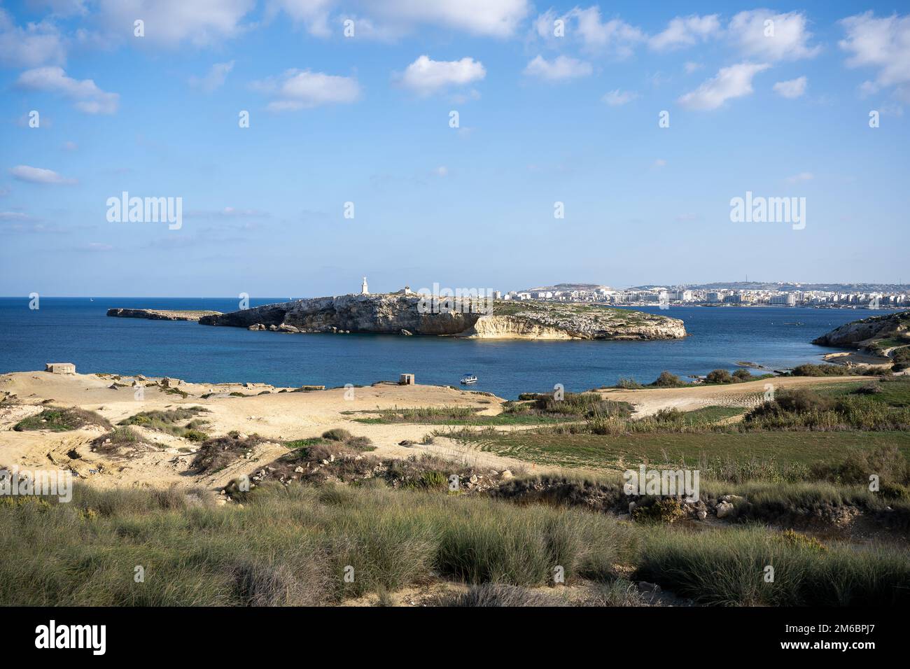 Blick auf St. Paul Island auf Malta an einem sonnigen und schönen Tag. Stockfoto