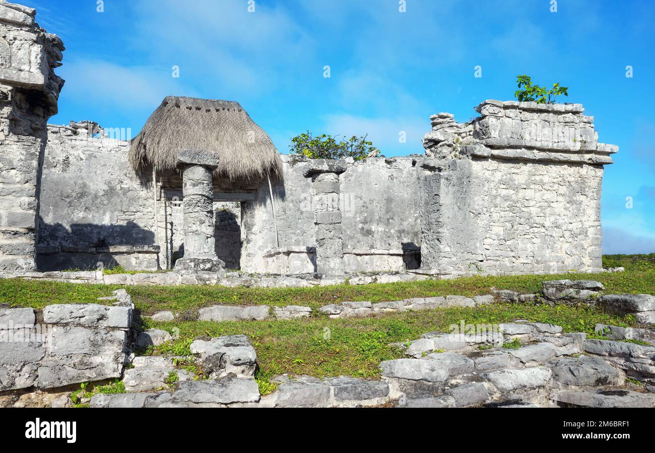 Ruinen von Tulum, präkolumbianische Maya-Stadt auf Klippen entlang der Ostküste der Yucatan-Halbinsel an der Karibik, Mexiko. Stockfoto