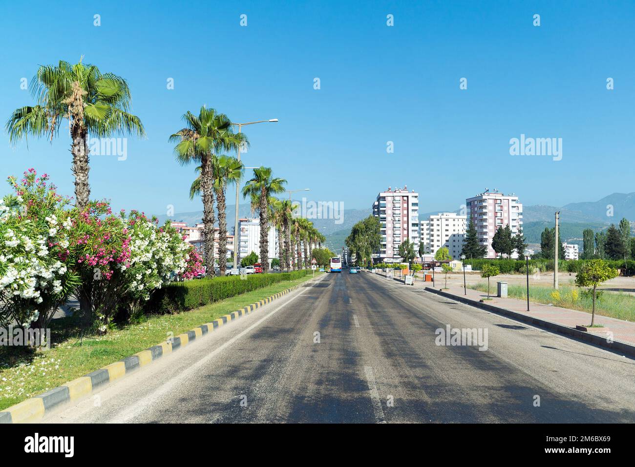 Kumluca, Türkei - Juni 20,2014. Allgemeiner Blick auf die Stadt im Sommer in der Hochsaison Stockfoto