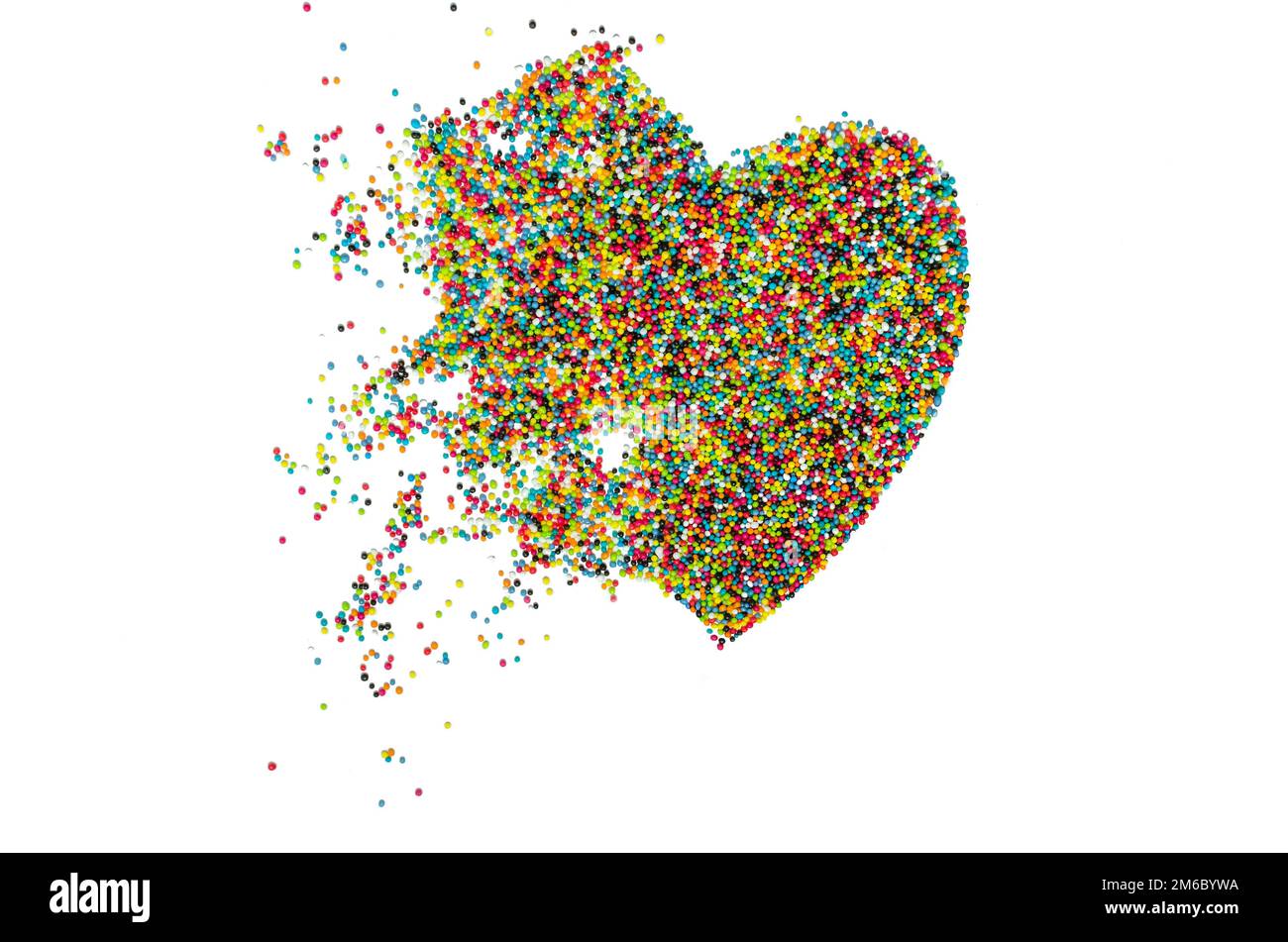 Osterferien Grußkarte oder Flugblatt-Modell, Süßwaren in Herzform, isoliert auf weißem Hintergrund Stockfoto