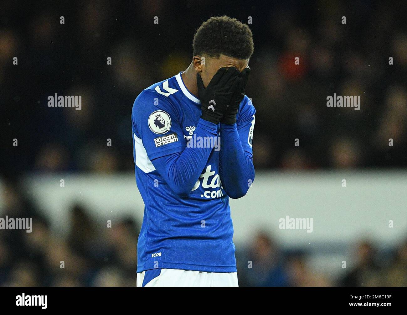 Liverpool, England, 3. Januar 2023. Demari Gray von Everton wurde während des Premier League-Spiels im Goodison Park, Liverpool, niedergeschlagen. Das Bild sollte lauten: Gary Oakley/Sportimage Stockfoto