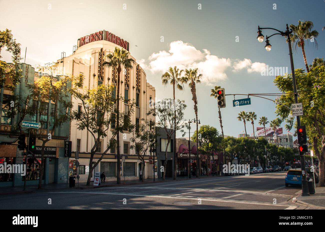 Hollywood Boulevard mit Walk of Fame, das Kress Gebäude in Los Angeles Stockfoto