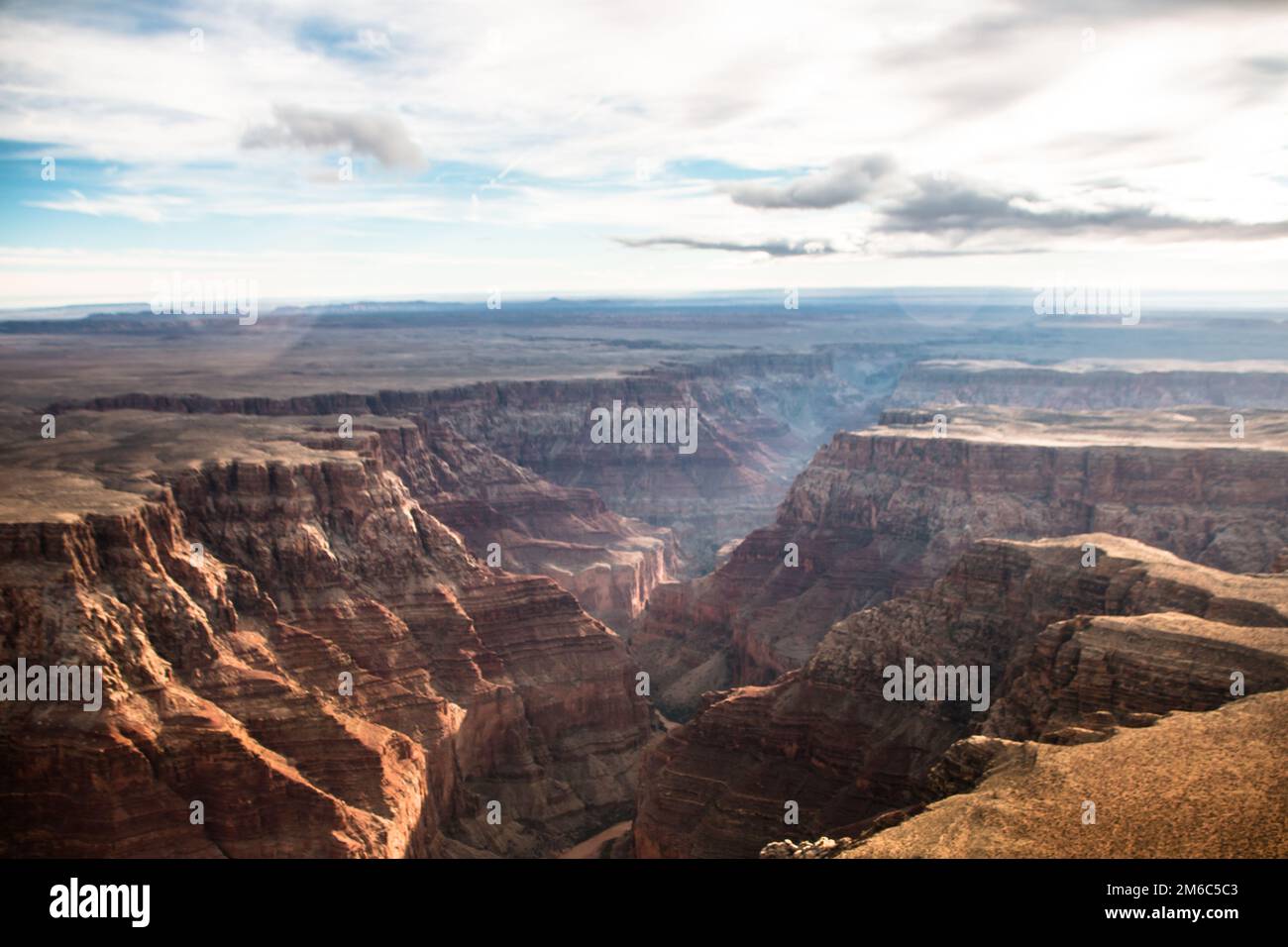 Blick über den Grand Canyon im Süd- und Nordrand vom Hubschrauber aus, USA Stockfoto