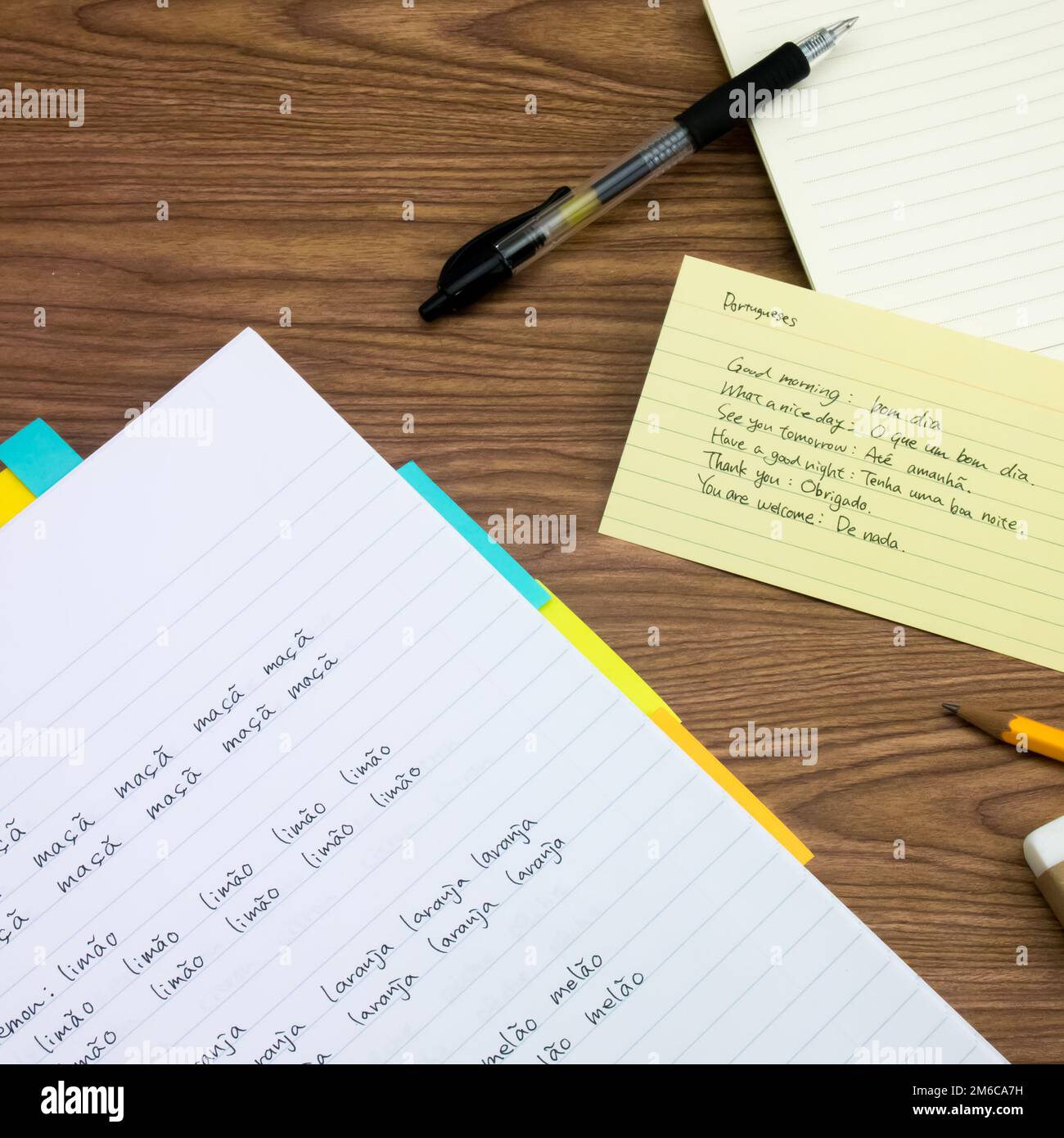 Portugiesisch; Erlernen der neuen Sprache schreiben der Wörter auf dem Notebook Stockfoto