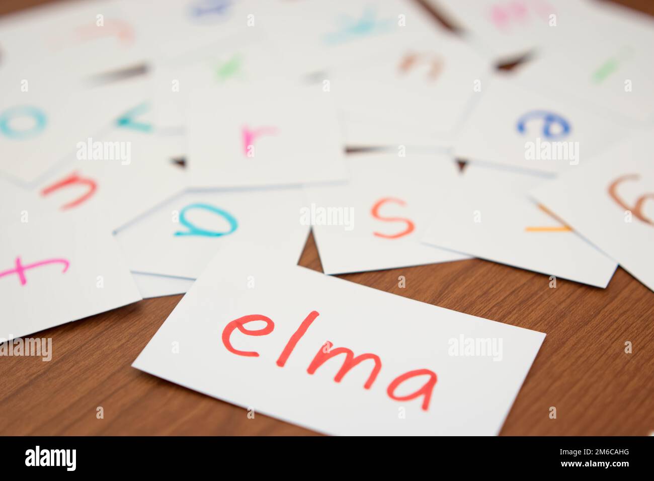 Türkisch; Lernen das neue Wort mit dem Alphabet Karten (Übersetzung; Apple) Stockfoto