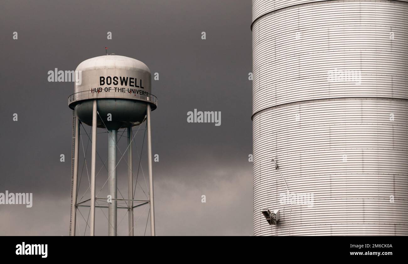 Silo- und Wasserturmspeicher, Landwirtschaftswasser, Boswell, Indiana Stockfoto