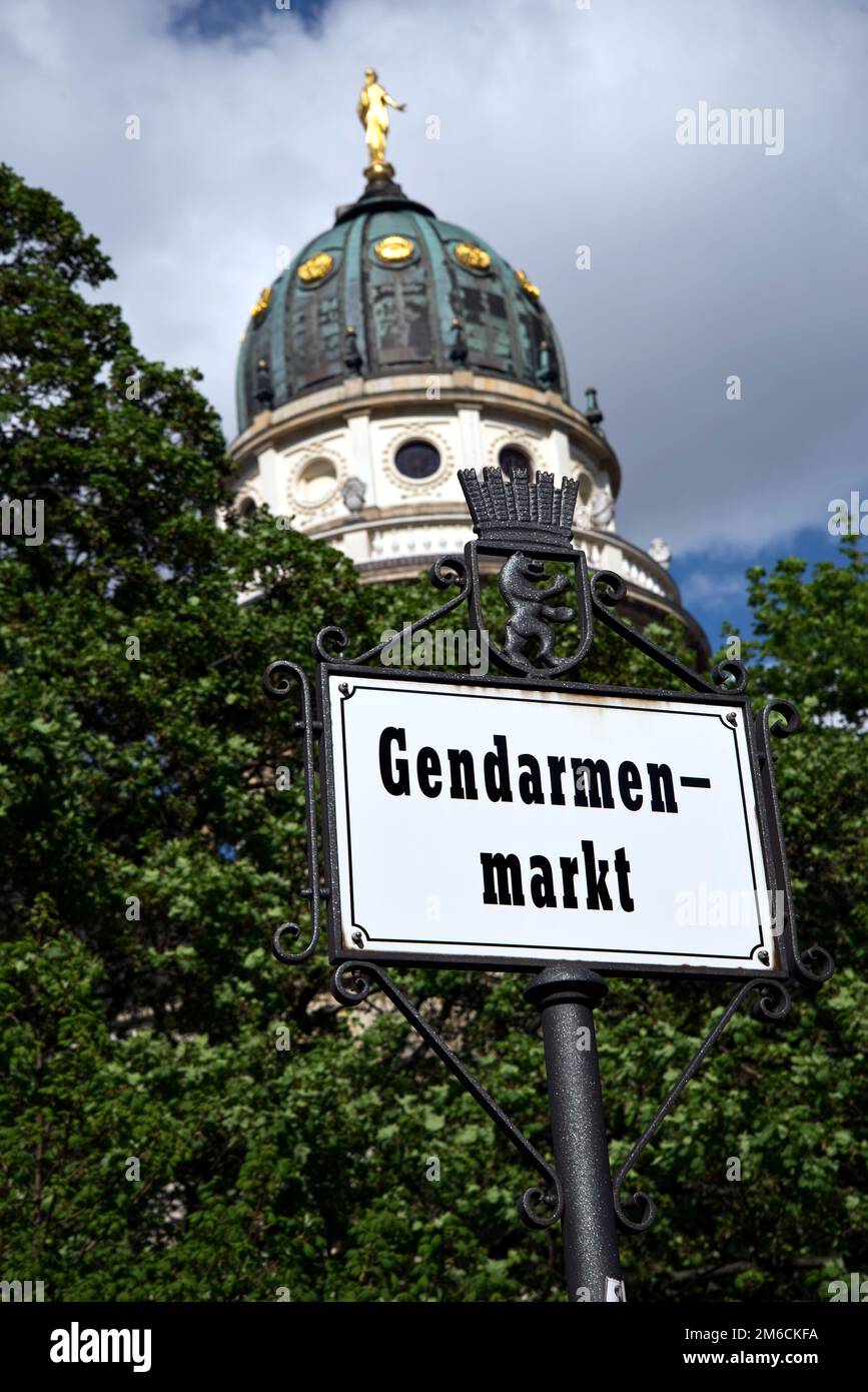 Berliner Gendarmenmarkt mit Dom Stockfoto
