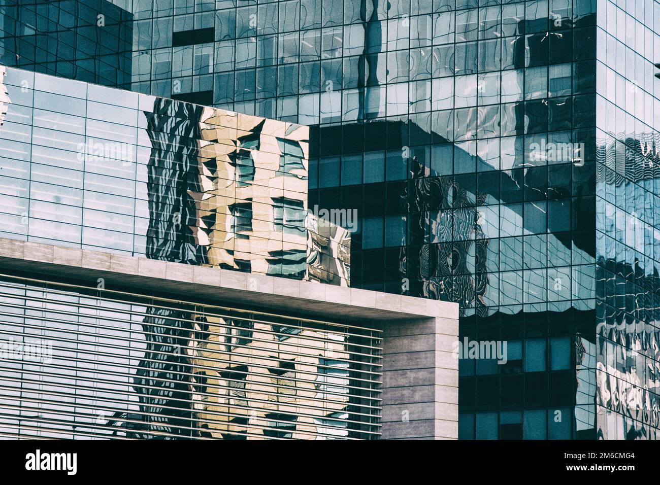 Reflexionen auf Glas Windows corporate Gebäude Stockfoto