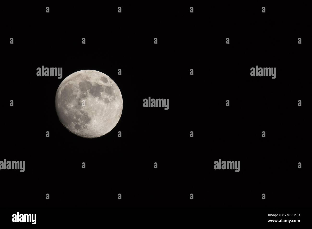 Waxing Gibbous Mond mit Kopie Raum Stockfoto