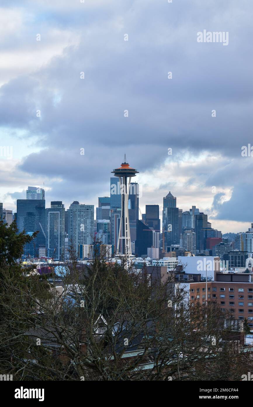Wunderschön, klar, Aussicht auf den Seattle Skyscraper von einem schönen, versteckten, kleinen Par. Stockfoto