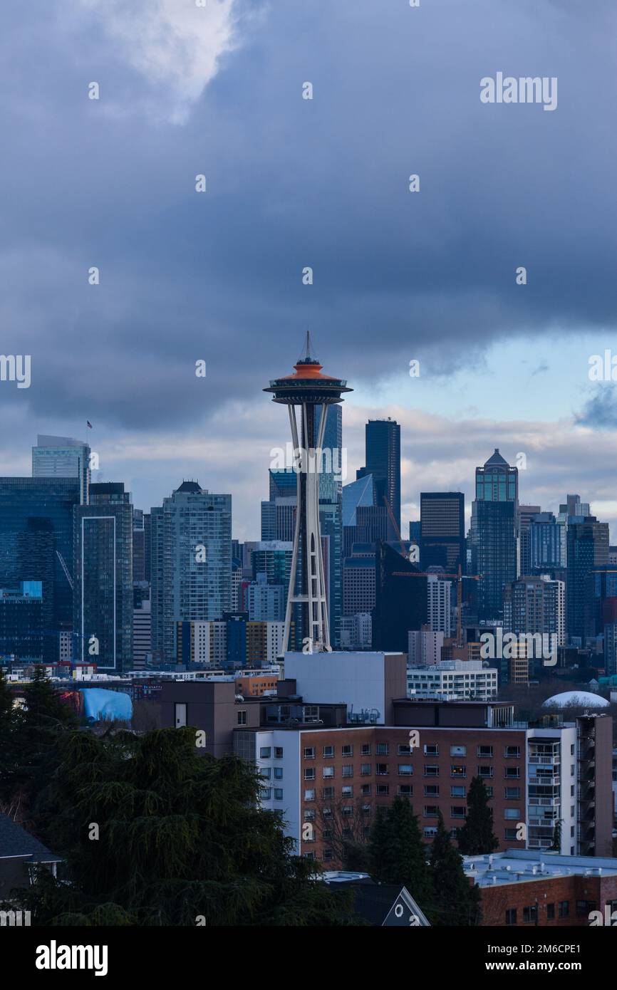 Wunderschön, klar, Aussicht auf den Seattle Skyscraper von einem schönen, versteckten, kleinen Par. Stockfoto