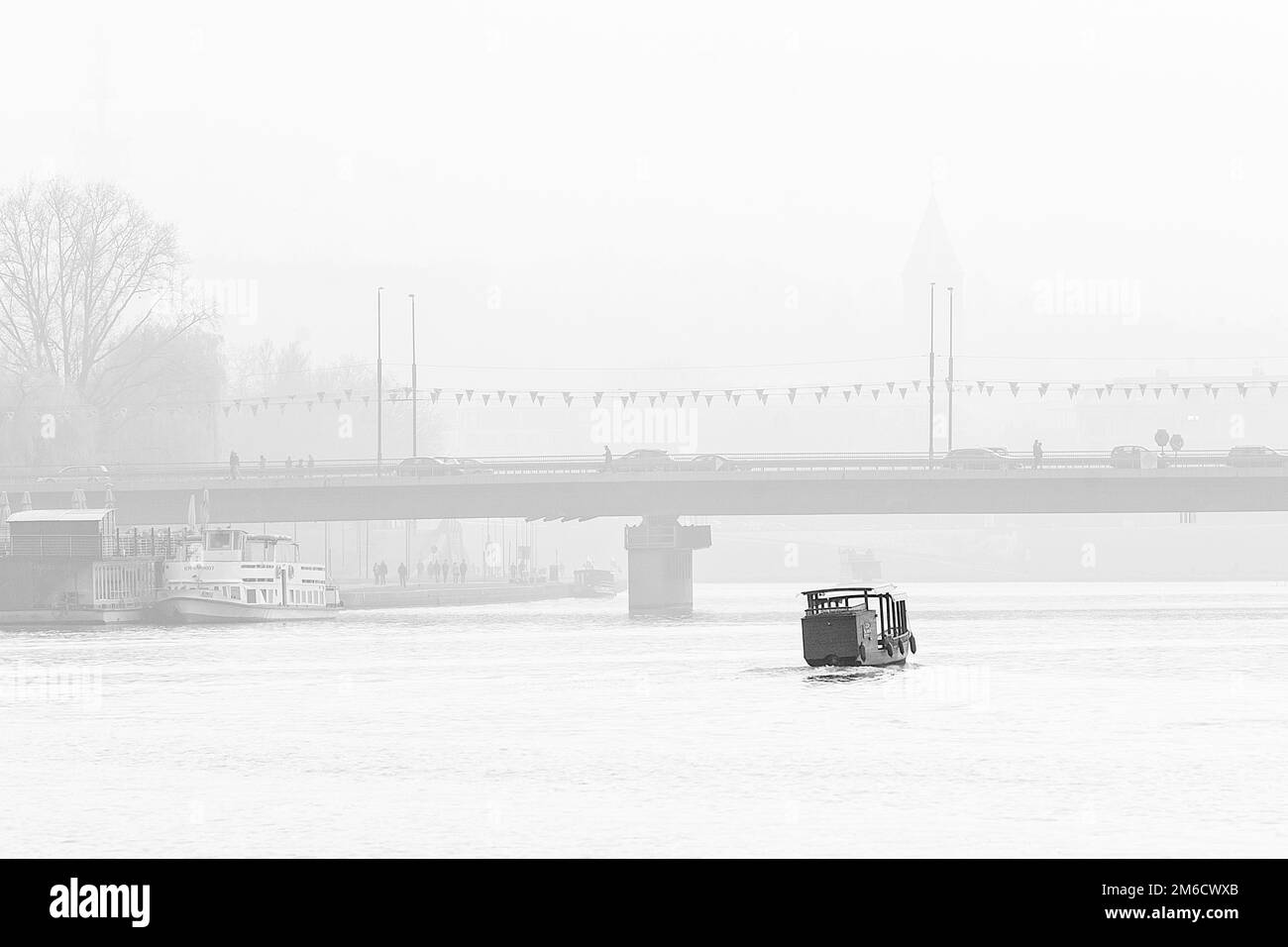 Die Brücke in Krakau (Polen) im Nebel Stockfoto