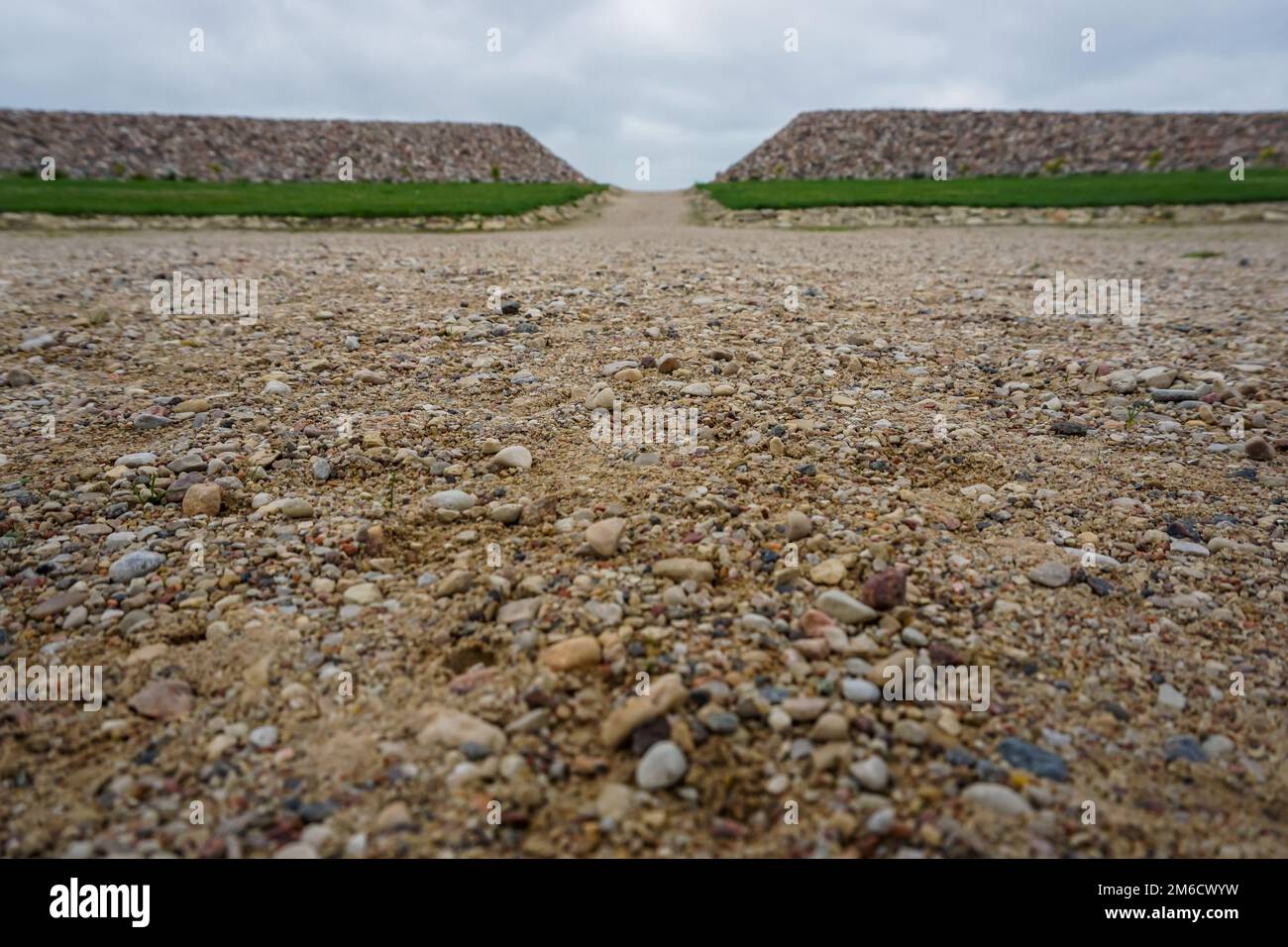 Steine in Koknese im Park Garten des Schicksals in Lettland. Stockfoto