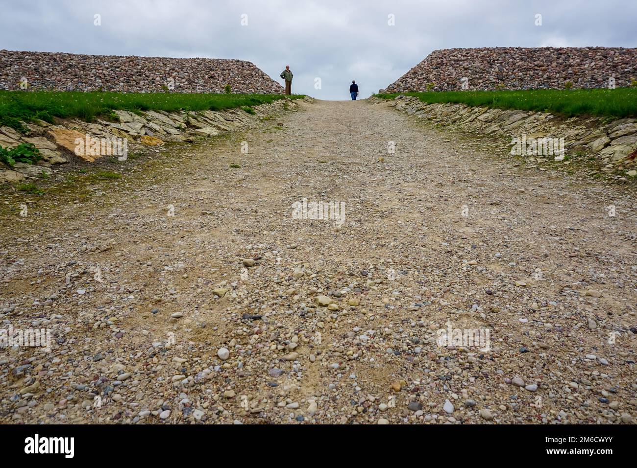 Steine in Koknese im Park Garten des Schicksals in Lettland. Stockfoto