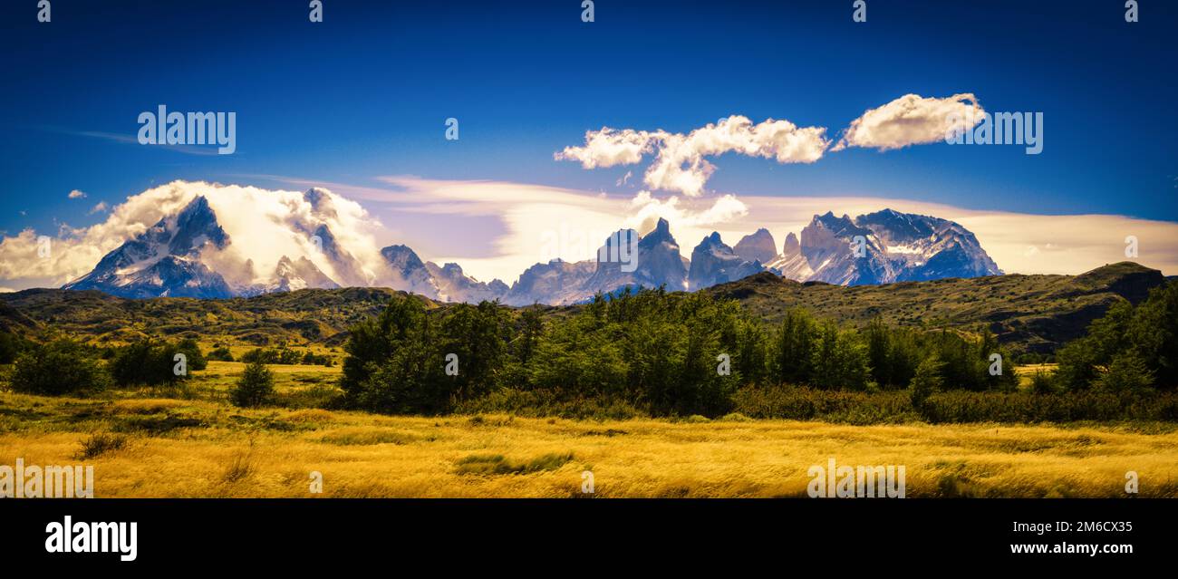 Paine Towers von Wolken bedeckt Stockfoto