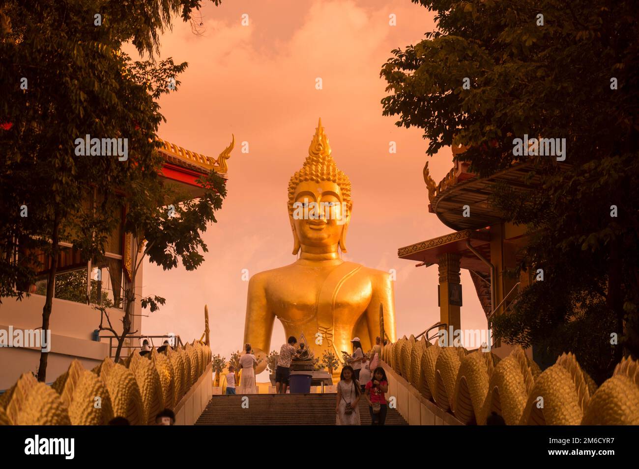 THAILAND PATTAYA WAT PHRA YAI BUDDHA Stockfoto