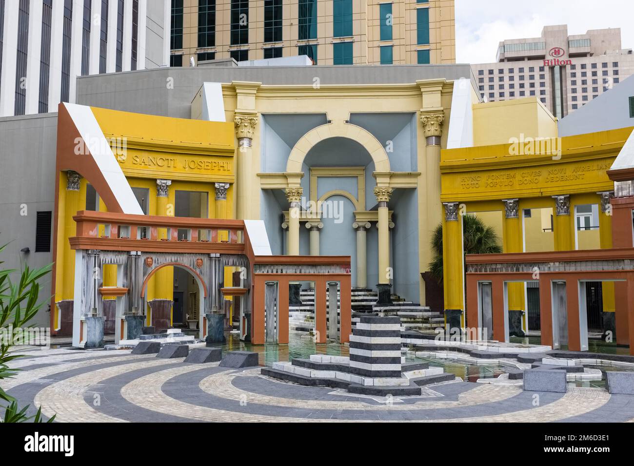 NEW ORLEANS, LA - 24. OKTOBER 2020: Piazza d'Italia in der Innenstadt von New Orleans Stockfoto