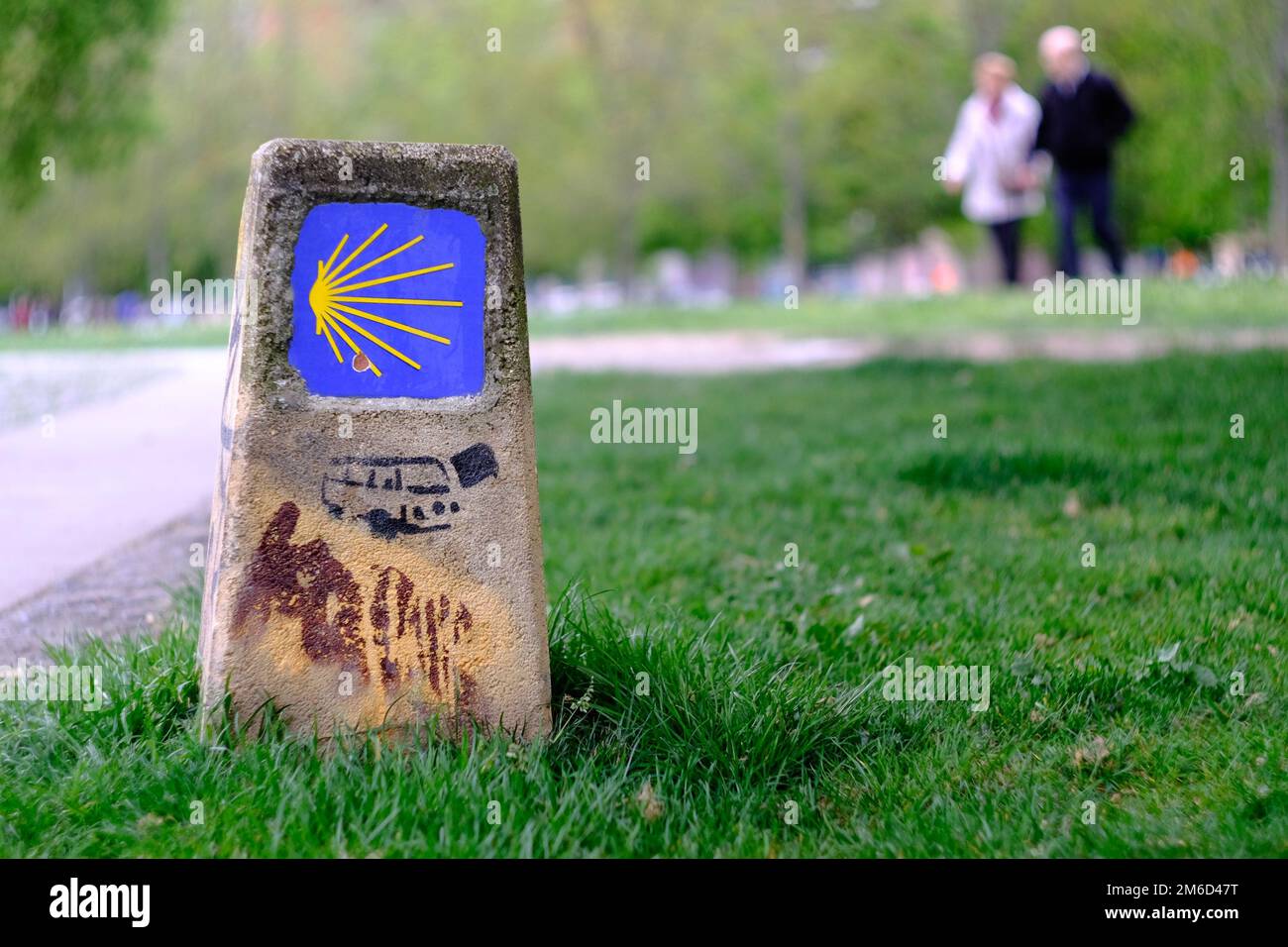 Das Signal „Weg des Heiligen James“ markiert den Weg für die heilige Pilgerreise Stockfoto