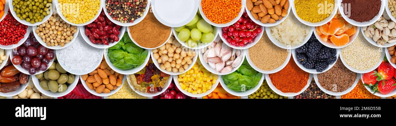 Banner mit Zutaten für Obst und Gemüse im Hintergrund Gewürze von oben Stockfoto