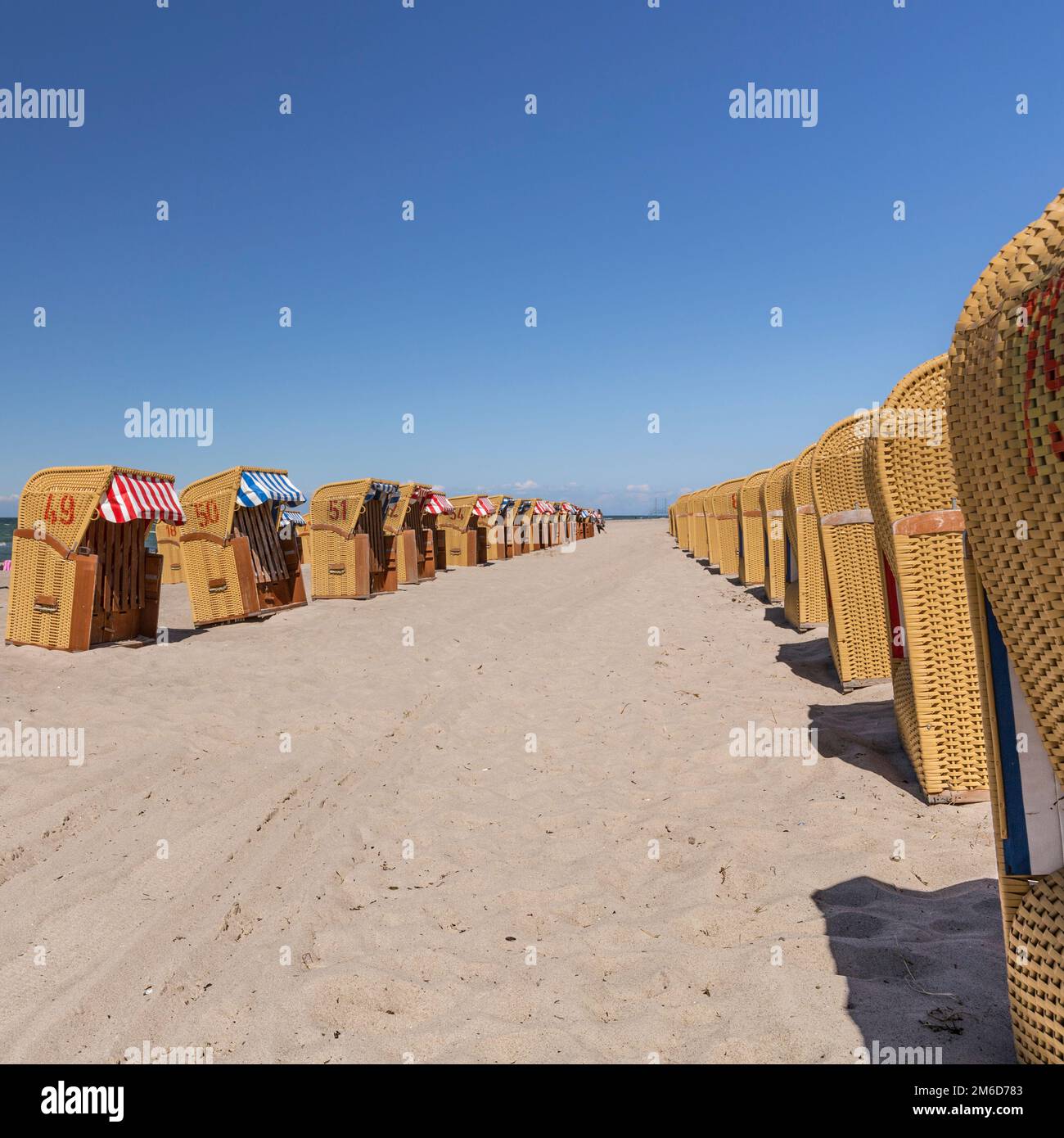 Strandkörbe am Ostseestrand Stockfoto
