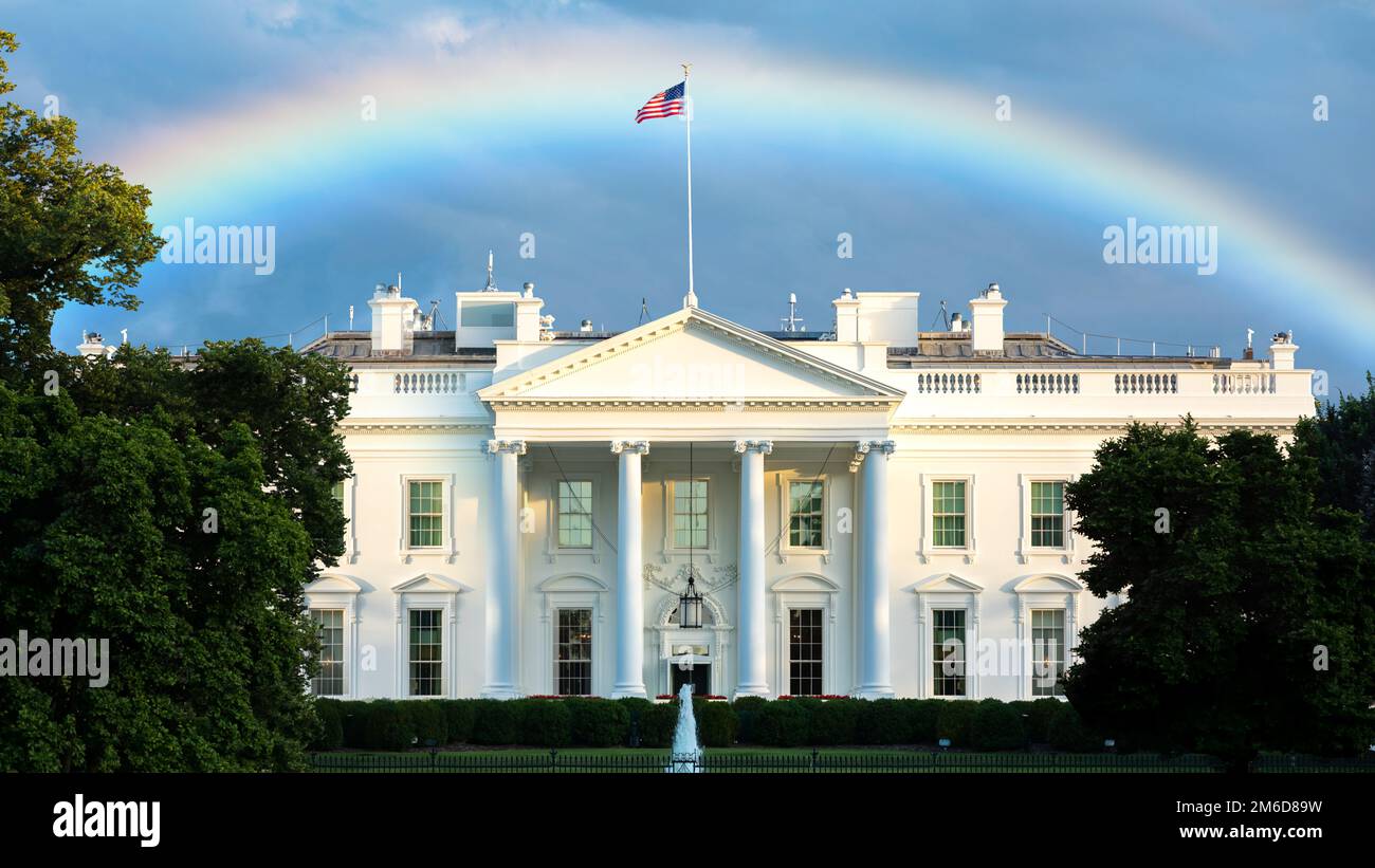 Das Weiße Haus in Washington DC bei Nacht mit Rainbow Stockfoto