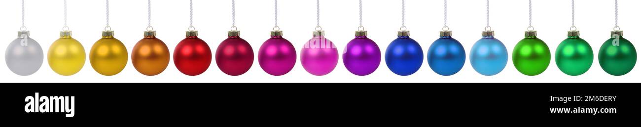 Weihnachtskugeln Kugeln Banner Farbdekoration in einer Reihe isoliert auf Weiß Stockfoto