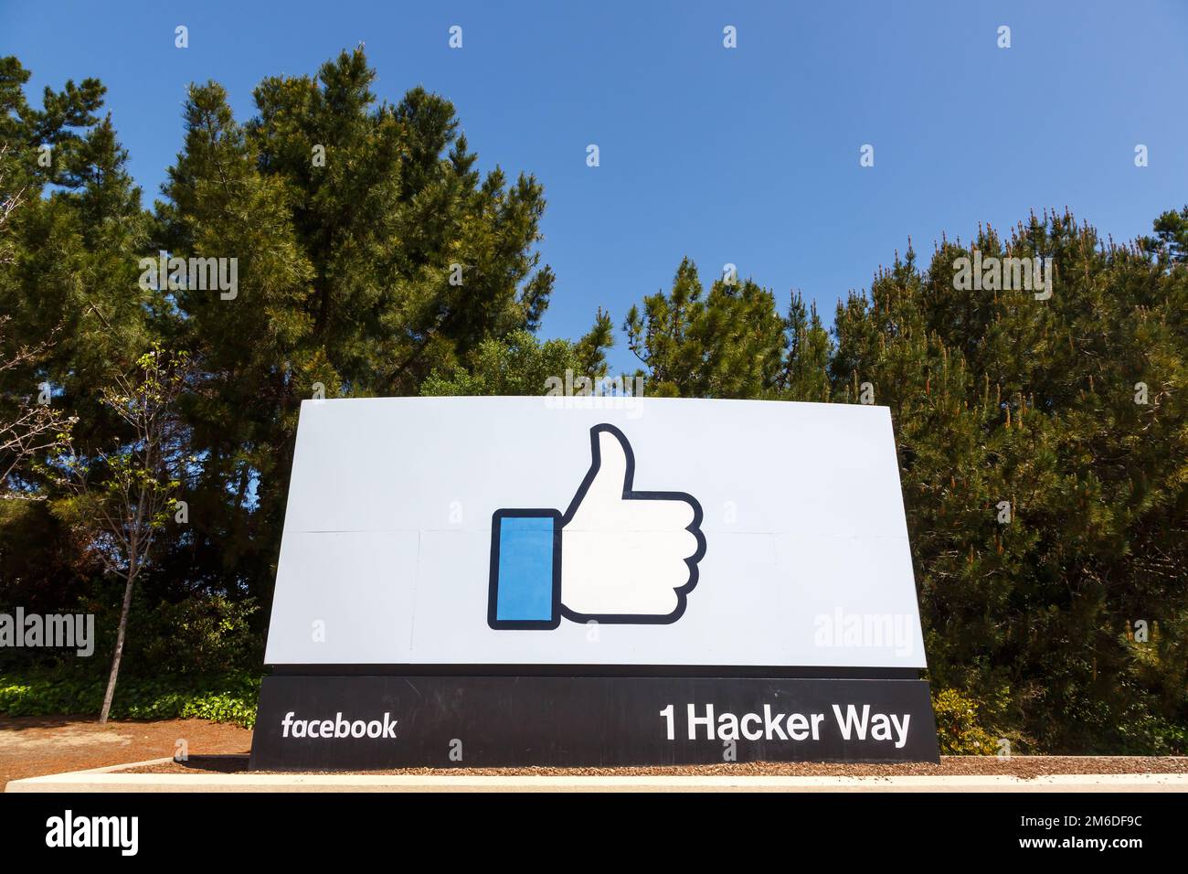 Facebook Hauptquartier HQ Kopierraum Daumen hoch wie Logo-Schild Stockfoto