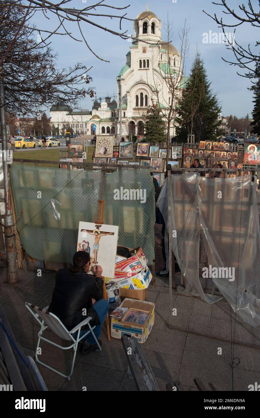 Künstler Malerei religiösen Bildes außerhalb der Alexander-Newski-Kathedrale in Sofia. Bulgarien Stockfoto