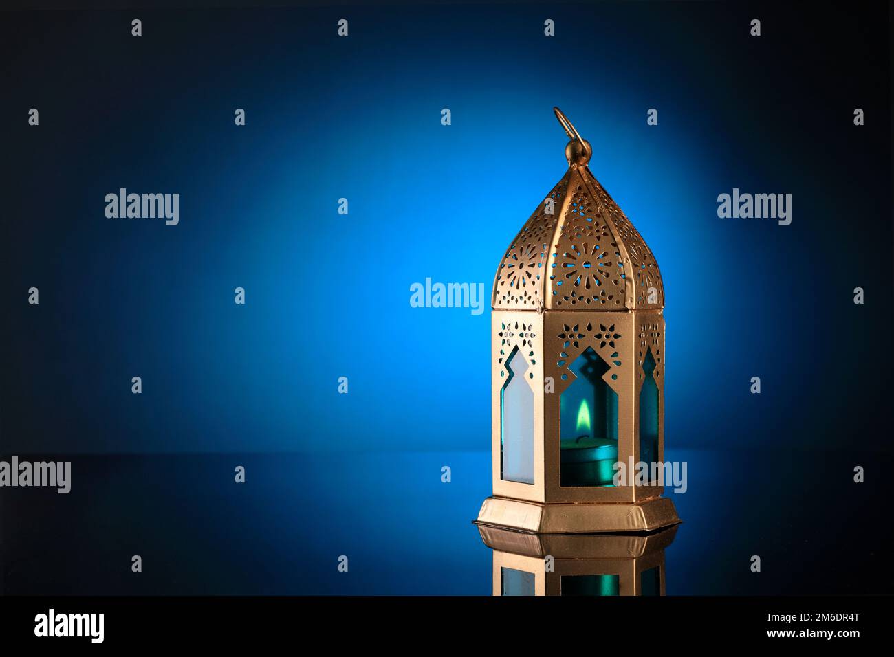Gold und Blau Islamische Laterne für Ramadan/Eid Feiern Stockfoto