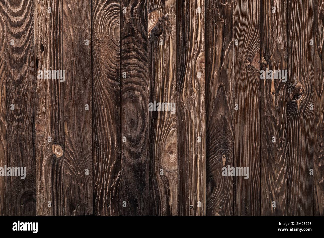 Allgemeine Ansicht des Hintergrunds aus schmalen Holzbrettern mit klassischer Holzoberfläche Stockfoto