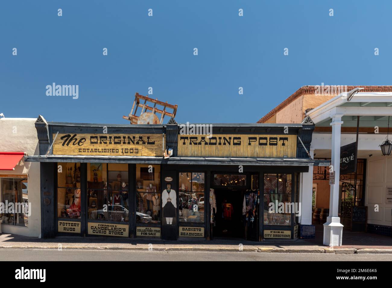 Ein alter Handelsposten im Zentrum von Santa Fe, New Mexico, USA. Stockfoto