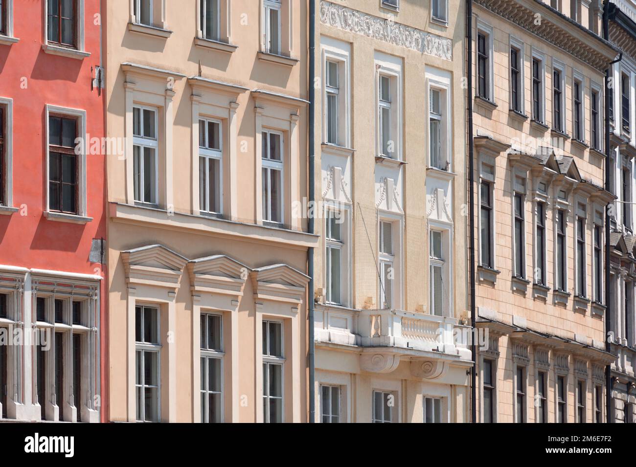 Fassade der historischen Architektur in der Nähe des Marktplatzes, Rynek Glowny von Krakau Polen. Stockfoto